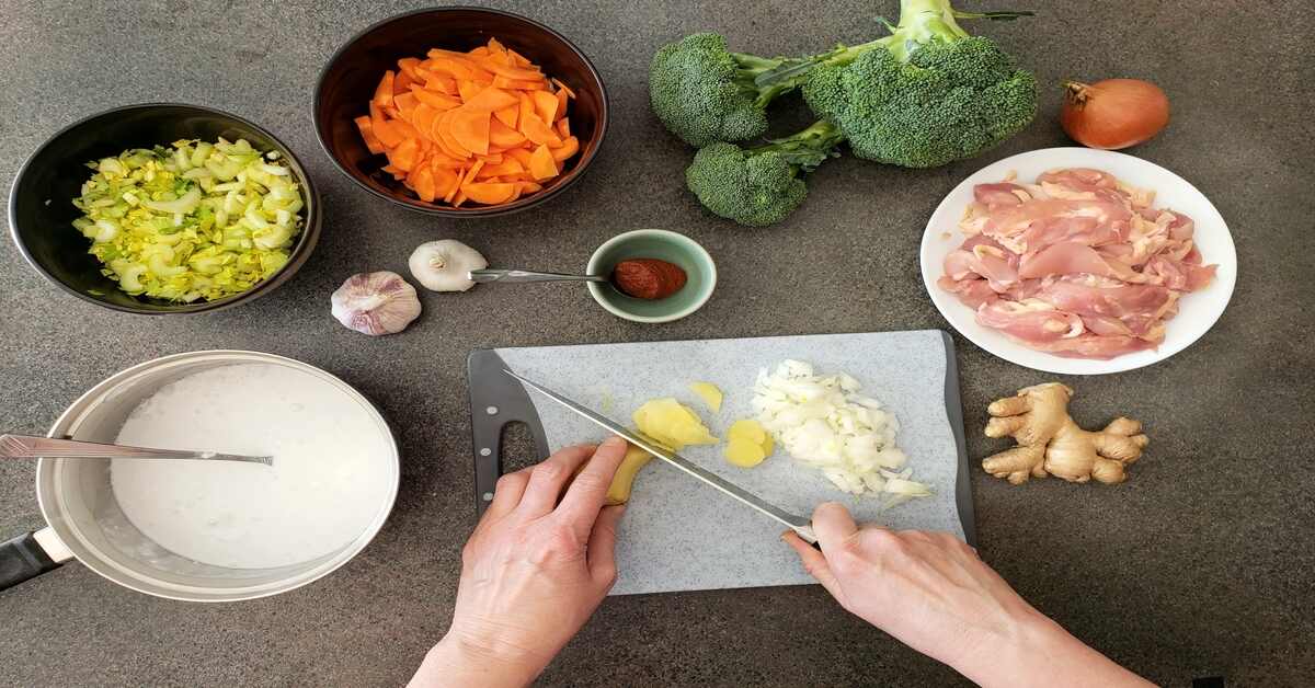 What Are the Essential Dutch Cuisine Basics for Visitors?